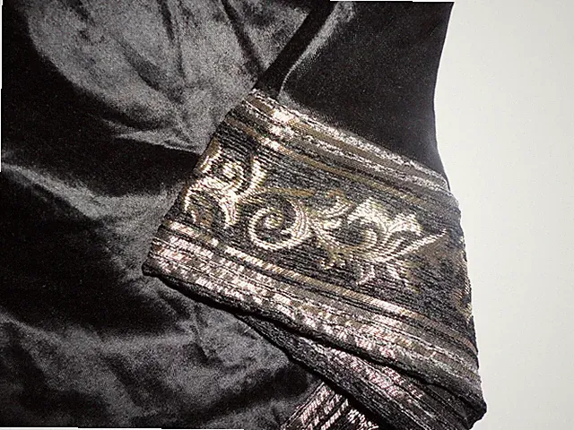 J QUEEN WINDHAM BLACK VELVET GRAPHITE JACQUARD CALIFORNIA KING BEDSKIRT BEDSKIRT