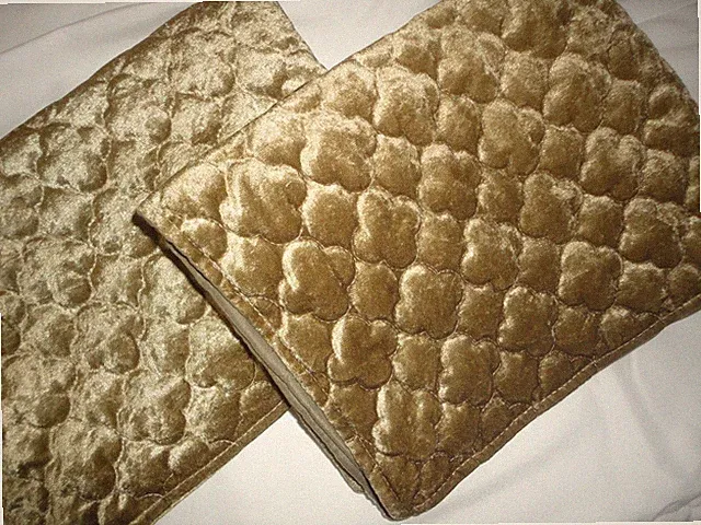 TARGET VELVET VELOUR GLAMOUR PECAN BRONZE QUILT (2) STANDARD PILLOW SHAMS 20X26