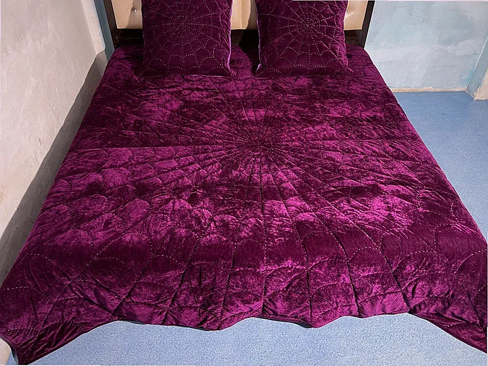 Velvet Purple Comforter Quilt Spider Pattern Bedspread Blankets for Bedding set.