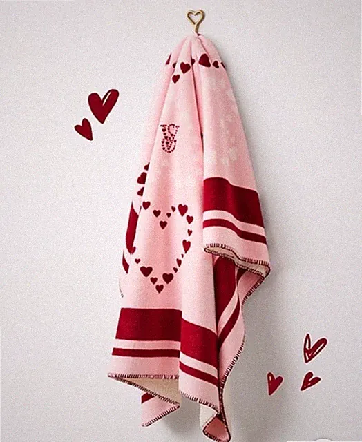 Victoria’s Secret Cozy Fleece Blanket Velour VALENTINE HEARTS Red Pink NWT