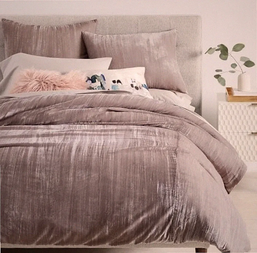 West Elm Lush Crinkle Crushed Velvet Duvet Cover & 2 Shams in Dusty Blush Queen